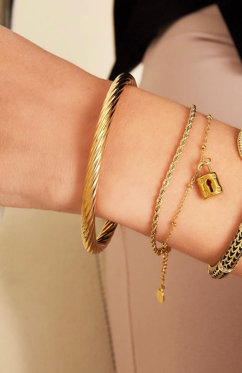 Locked Bracelet Gold